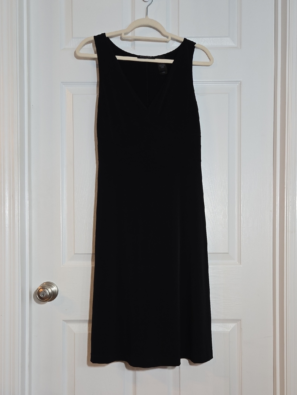 Axcess Black Sleeveless V-Neck Midi Size Medium Dress